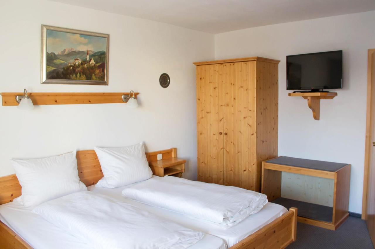 Hotel Gasthof Weisser Loewe Burgthann Exterior photo